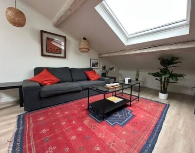 Chic Spacious 2BR few Steps from the City Center